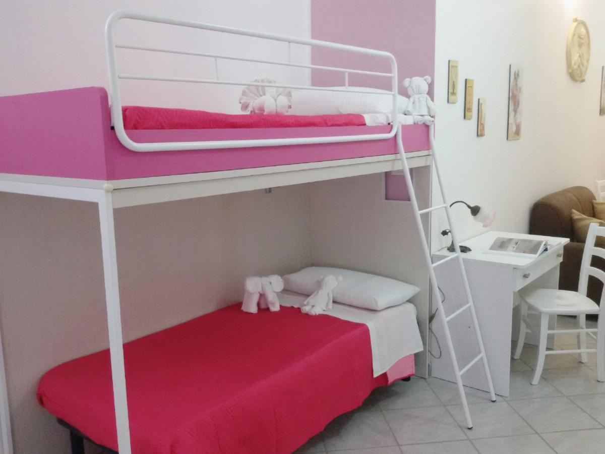 Case Vacanza Da Marco&Mary Giardini Naxos Bagian luar foto