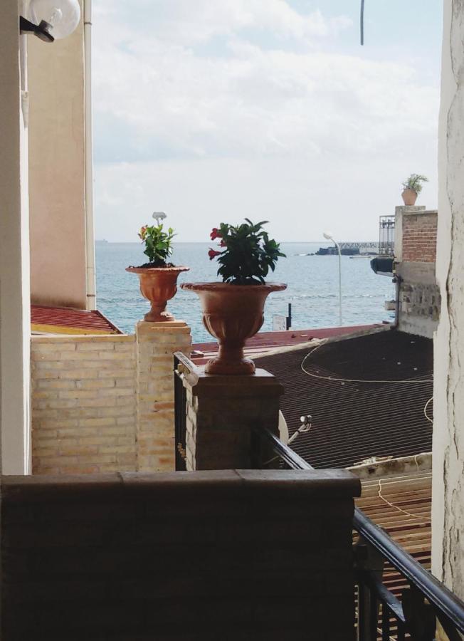 Case Vacanza Da Marco&Mary Giardini Naxos Bagian luar foto