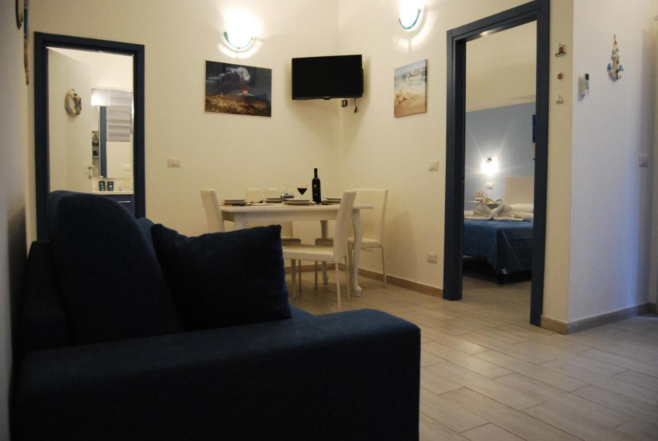 Case Vacanza Da Marco&Mary Giardini Naxos Bagian luar foto