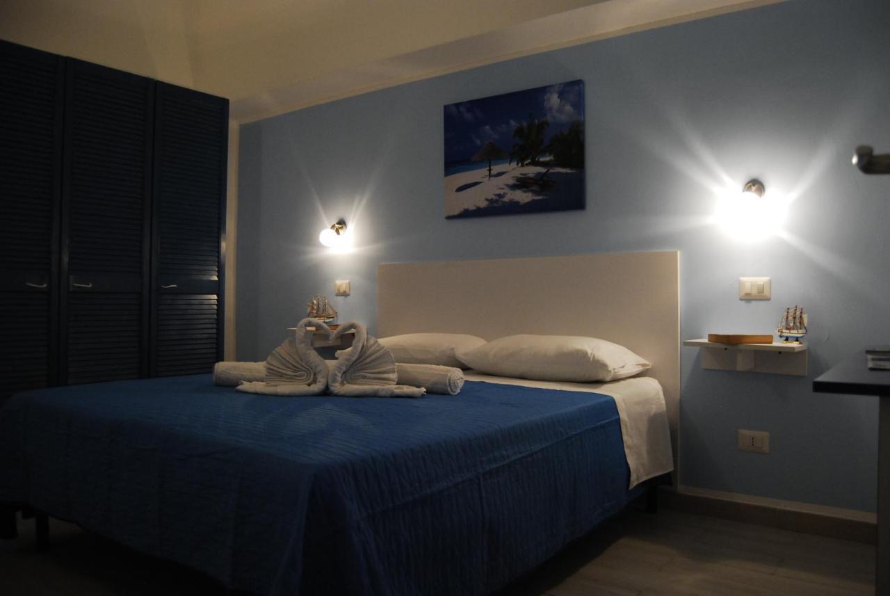 Case Vacanza Da Marco&Mary Giardini Naxos Bagian luar foto