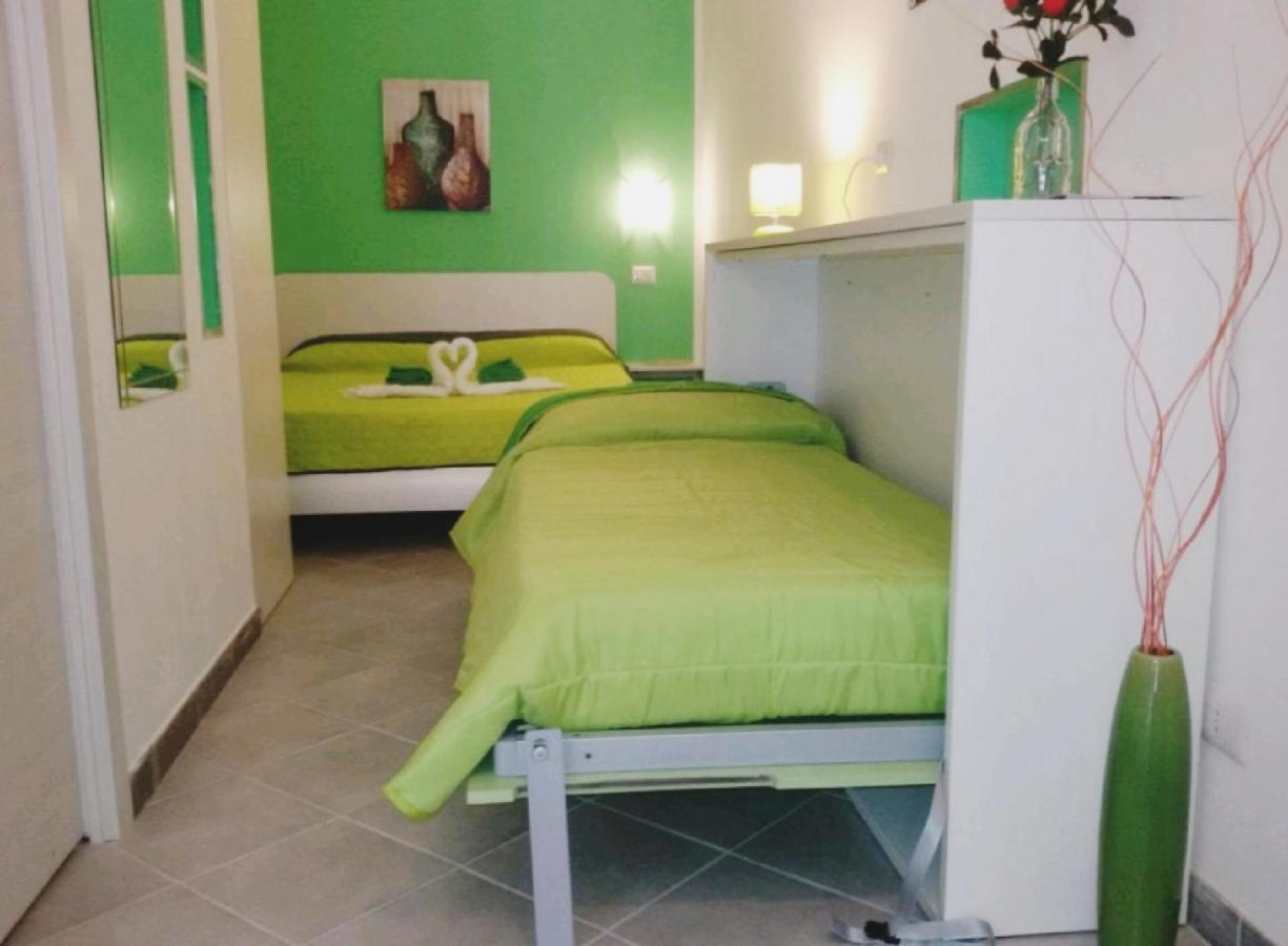 Case Vacanza Da Marco&Mary Giardini Naxos Bagian luar foto